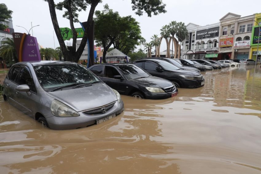 Musim Hujan Tiba, Begini Cara Agar Kendaraan Anda Tertanggung Asuransi Saat Banjir!