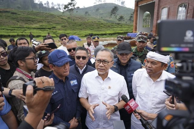 Zulkifli Hasan Pimpin Penyegelan 4 Perusahaan Perusak Lingkungan di Bogor, Dedi Mulyadi Menangis Lihat Hutan Lindung Rusak