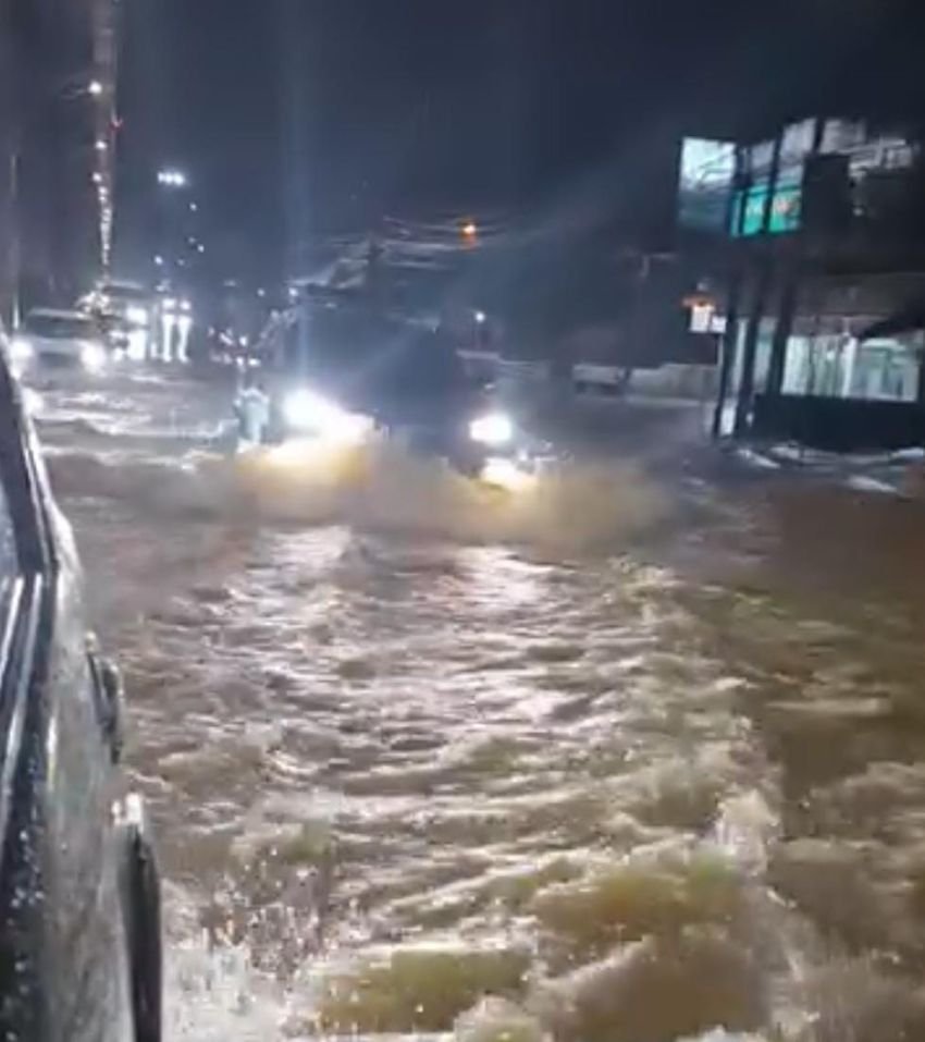 Banjir Terjang Kota Palembang Setelah Hujan Deras Semalaman, Warga Diminta Waspada