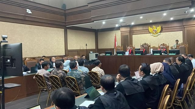 Empat Penasihat Hukum Tom Lembong Dikeluarkan dari Sidang Karena Tak Kenakan Toga