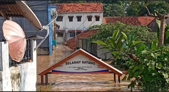 Update Banjir Luapan Kali Ciliwung Terus Meluas di Jakarta Selatan dan Jakarta Timur