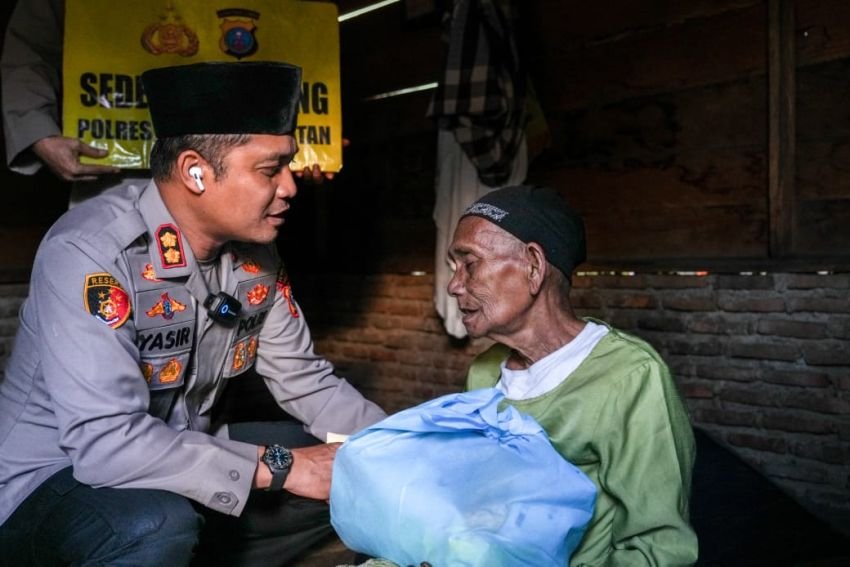 Sedekah Keliling Polres Tapsel Di Minggu Terakhir Bulan Suci Ramadhan 1446 H