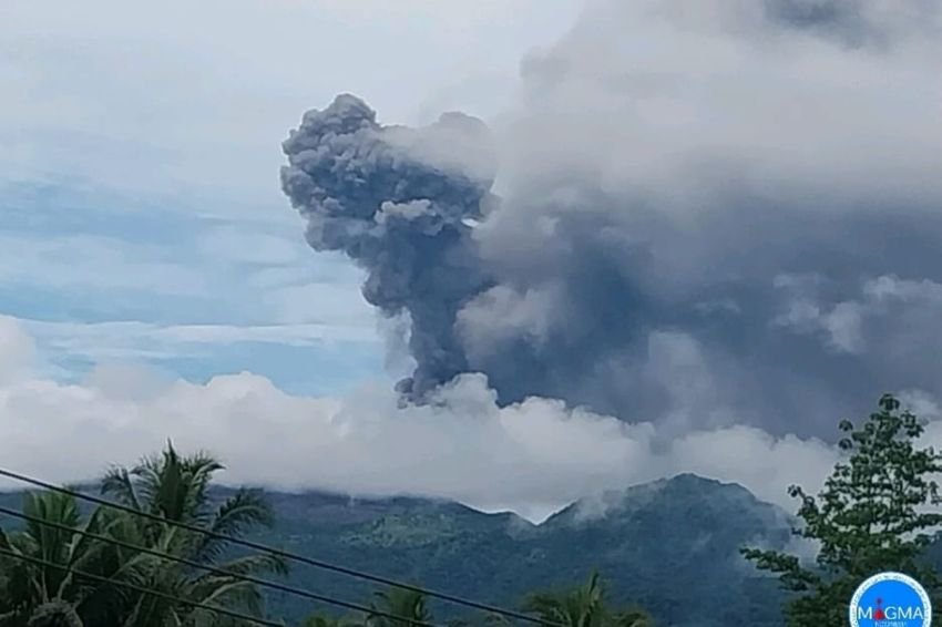 Gunung Dukono Erupsi Lagi, Semburkan Abu Vulkanik Setinggi 1.100 Meter