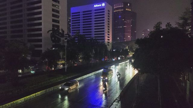 Jakarta Padamkan Lampu Satu Jam untuk Peringati Hari Bumi 2025