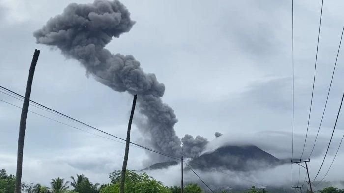 Gunung Lewotobi Laki-laki Meletus Dahsyat, Kolom Abu Capai 3.500 Meter, Warga Panik!