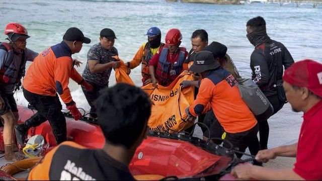 Tiga Santri Tewas Terseret Ombak di Pantai Balekambang, Proses Pencarian Resmi Ditutup