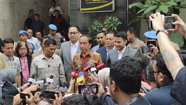 Jokowi Perlihatkan Ijazah Asli ke Polisi untuk Klarifikasi Tudingan Ijazah Palsu