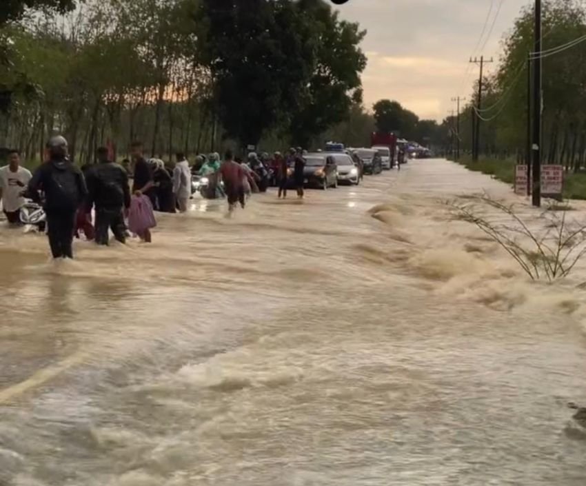 Banjir di Jalan Lintas Medan - Siantar Kembali Ganggu Mobilitas Warga, Pemkab Simalungun Lakukan Koordinasi