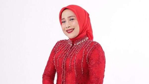 Tak Terbukti Curang , Ini dia Profile Tia Rahmania Yang Menang Lawan PDIP