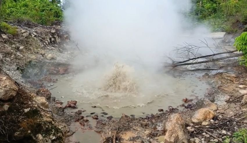Semburan Lumpur Panas Kembali Muncul di Mandailing Natal, Warga Khawatirkan Dampak Kesehatan dan Kerugian Lahan Pertanian