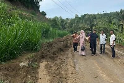 Longsor Tutup Akses Jalan di Desa Cot Meugoe Bireuen, Penanganan Darurat Dilakukan