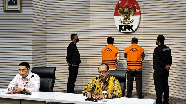 KPK Tahan Dua Tersangka Korupsi Jual Beli Gas PGN-IAE, Negara Rugi USD 15 Juta
