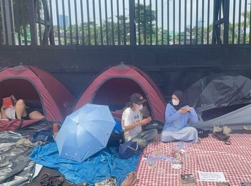 Aksi Damai Tolak UU TNI Dibubarkan Satpol PP, Massa Protes: “Tenda Kami Disita”
