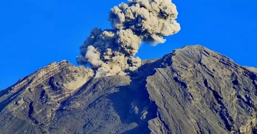 Gunung Semeru Erupsi Minggu Pagi, PVMBG Catat 46 Kali Gempa Letusan