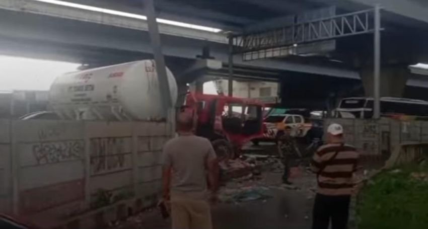 Truk Tangki Gas Kecelakaan di Tol Jakarta-Cikampek, Lalu Lintas Tersendat