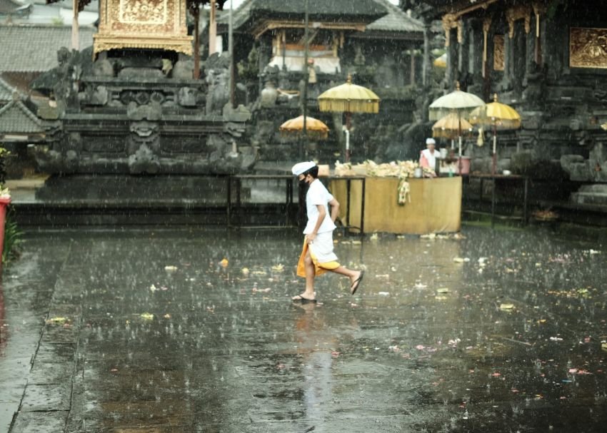 Prakiraan Cuaca Bali Hari Ini, Minggu 20 April 2025: Didominasi Hujan Ringan, Warga Diimbau Waspada