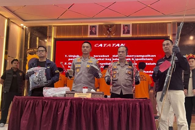 Ricuh Demo Buruh di Semarang: 5 Mahasiswa Ditangkap, Penyandera Intel Masih Diburu