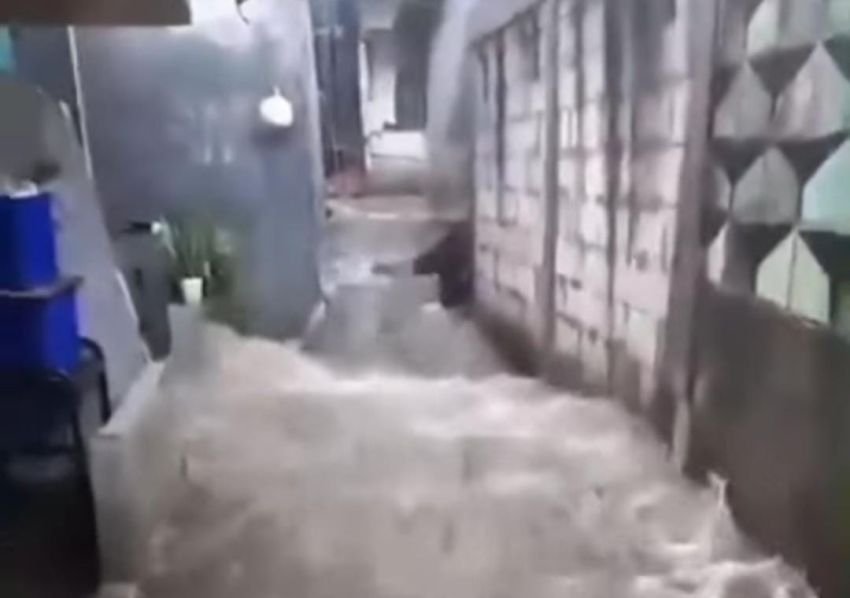 Hujan Deras Sebabkan Enam RT di Jakarta Selatan Terendam Banjir Hampir 1 Meter