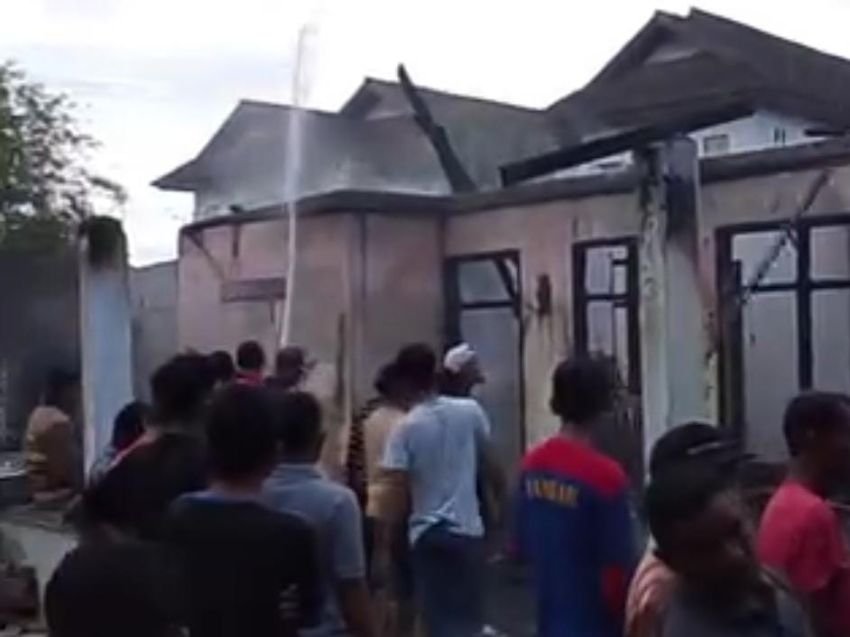 Kebakaran Hebat Ludeskan Tiga Rumah di Gampong Rumpet, Aceh Besar