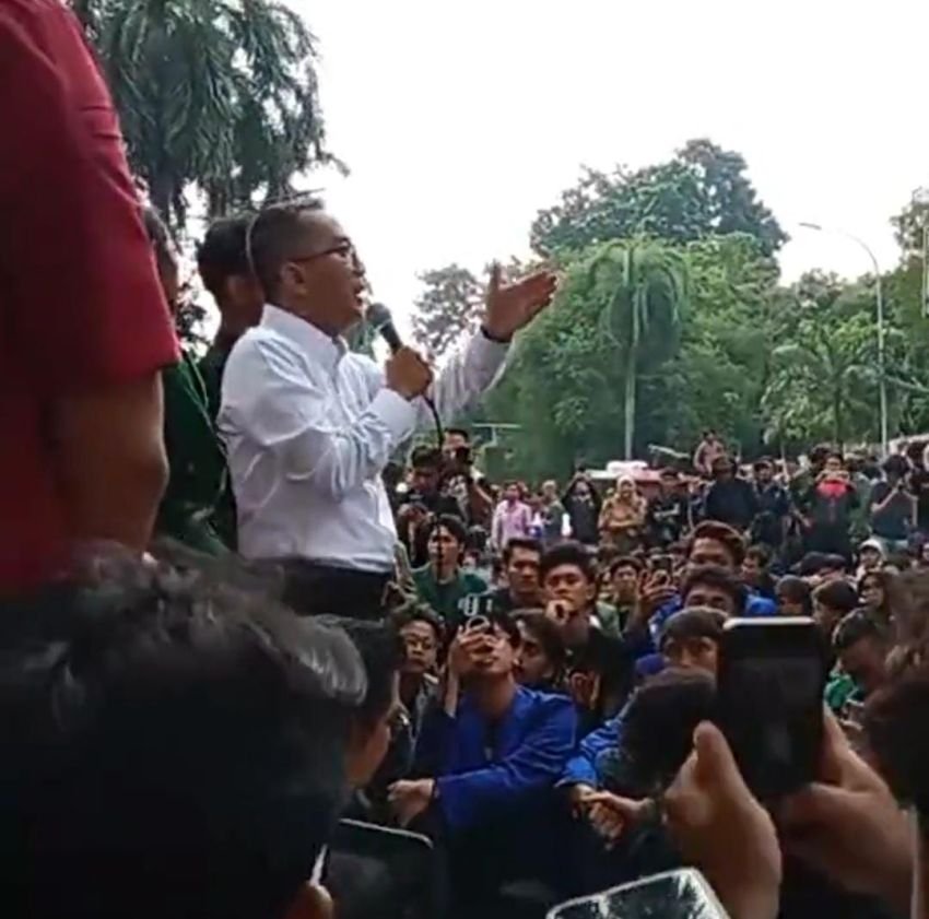 Mendiktisaintek Brian Yuliarto Temui Mahasiswa Aksi, Bahas Tuntutan Perbaikan Pendidikan