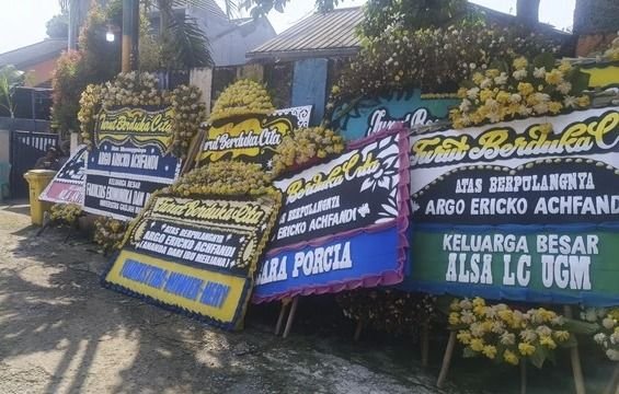 Kediaman Argo Ericko Dipenuhi Karangan Bunga, Duka Mendalam Usai T3w4s Dit4brak Sesama Mahasiswa UGM