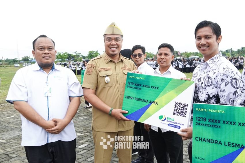 Penuhi Janji Politik, Wakil Bupati Batu Bara Serahkan Kartu BPJS Ketenagakerjaan Bagi Guru Non ASN