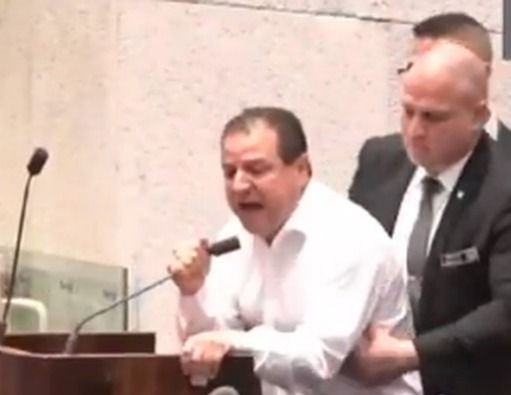 Ayman Odeh Diusir Paksa dari Parlemen Israel Usai Bicara Kondisi Gaza: “Anda Sangat Lemah!”