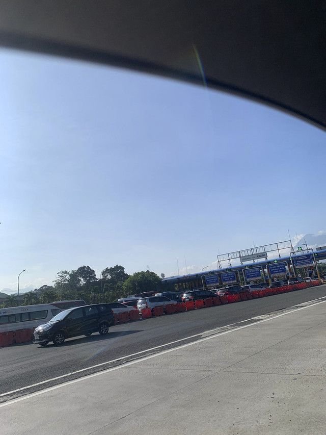 Libur Akhir Pekan, Exit Tol Jagorawi Arah Puncak Macet Parah