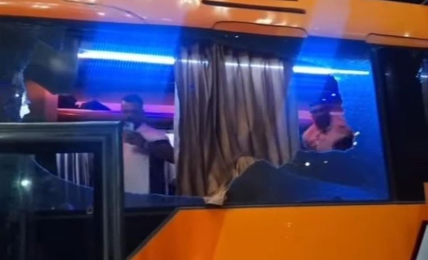 Arema FC Pertimbangkan Tinggalkan Stadion Kanjuruhan Usai Insiden Pelemparan Bus Persik