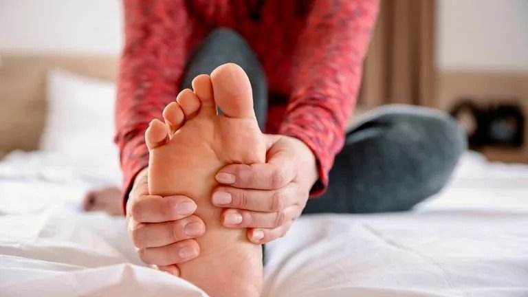 Sering Kesemutan di Kaki? Kenali Penyebab dan Kapan Harus Waspada