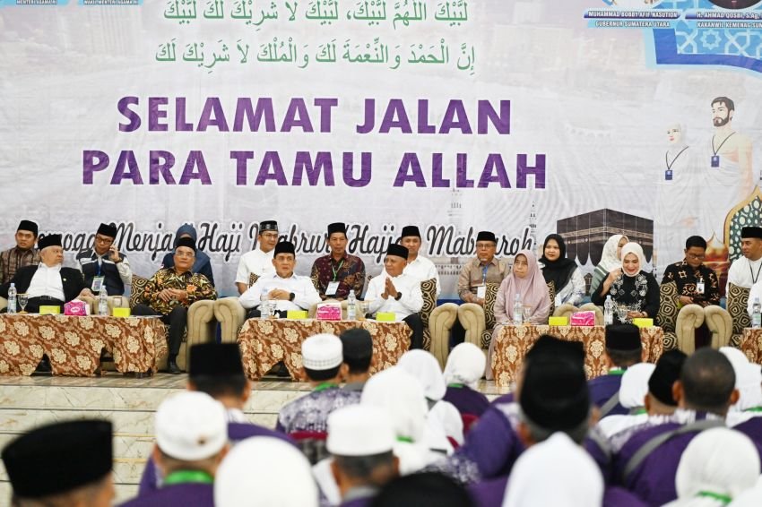 Wagub Sumut dan Wamenag Lepas 360 Jemaah Haji Kloter I Asal Padangsidimpuan