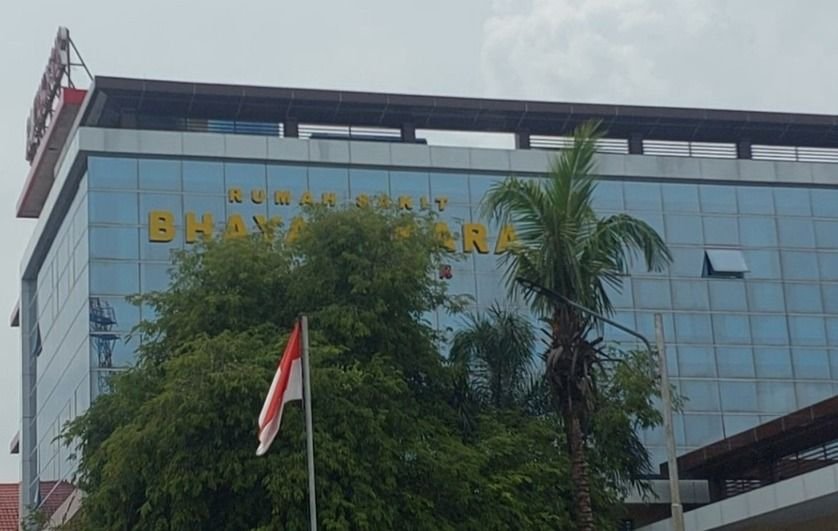 Anggota Polisi di Makassar T6rt6mb4k Saat Tangkap Pelaku Begal, Operasi Dada di RS Bhayangkara