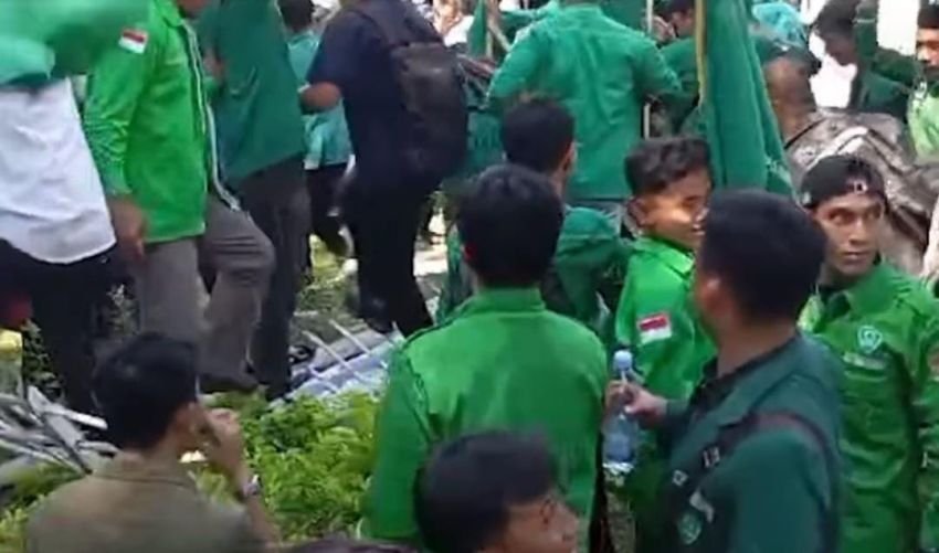 Demo Ricuh! Pagar Kantor Bupati Deliserdang Dirusak Massa, Pemkab Resmi Lapor Polisi