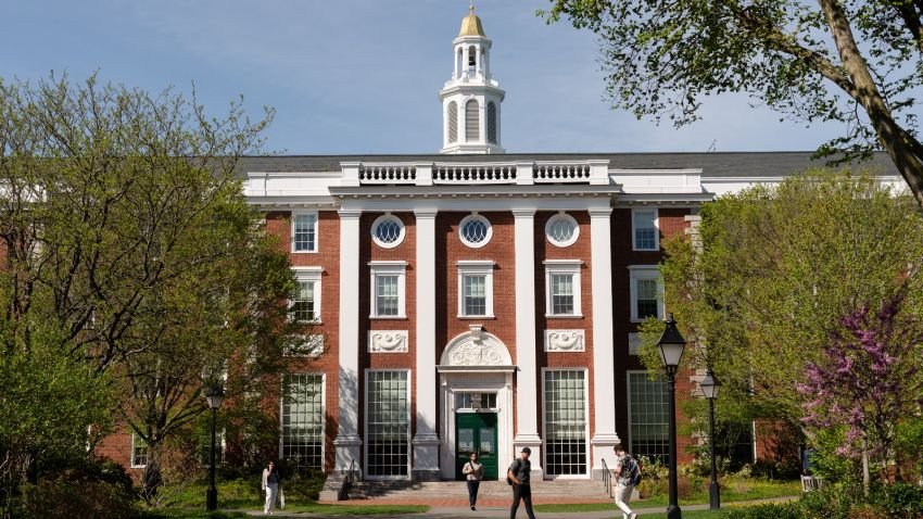 Harvard Dilarang Terima Mahasiswa Asing, Kebijakan Trump Tuai Kecaman