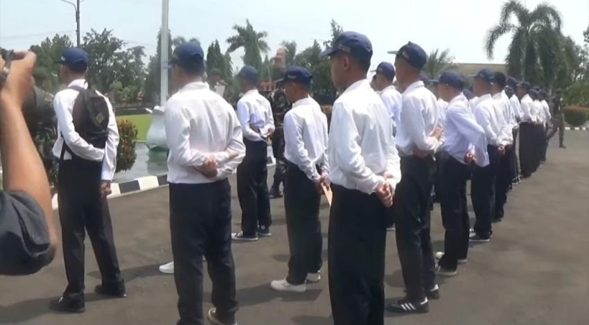 Kontroversi Pelajar di Barak Militer, TNI AD Tegaskan: Orang Tua yang Mendaftar