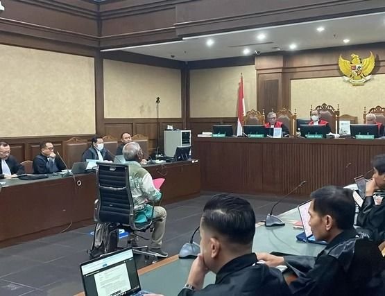 Ahli Bahasa UI Tegaskan 'Tenggelamkan' Maksudnya Ponsel, Bukan Baju — Bantahan Dalih Staf PDIP