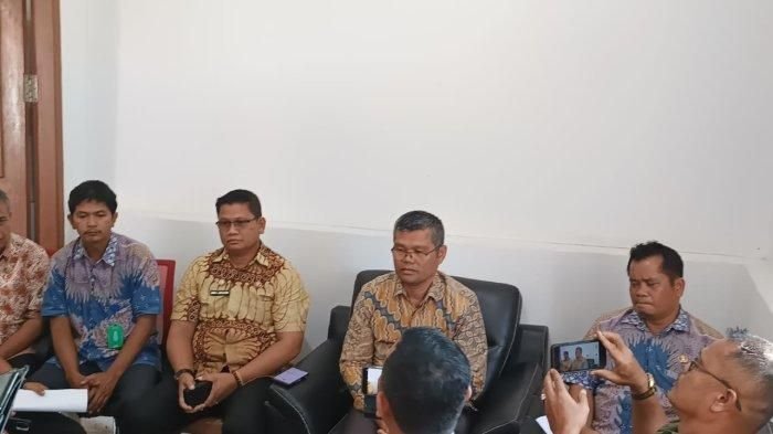 PPDB Tak Transparan? Ini Keterangan Kacabdisdik Wilayah VIII Provsu  Saat Kantor Didemo Warga