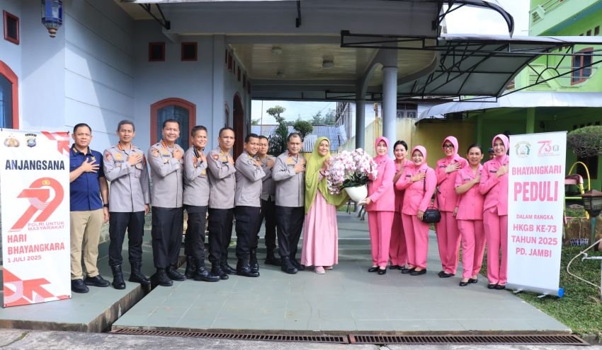 Kapolda Jambi Pimpin Anjangsana ke Keluarga Purnawirawan dan Personel Sakit Menahun Jelang Hari Bhayangkara ke-79