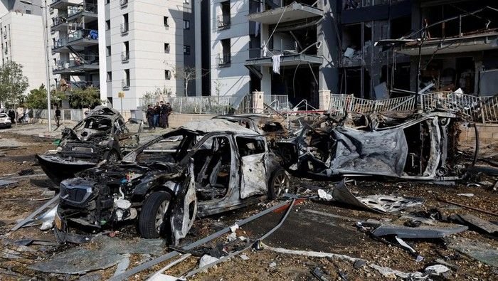 Rudal Iran Menghujani Langit Yerusalem, Sirine Peringatan Menggema di Israel