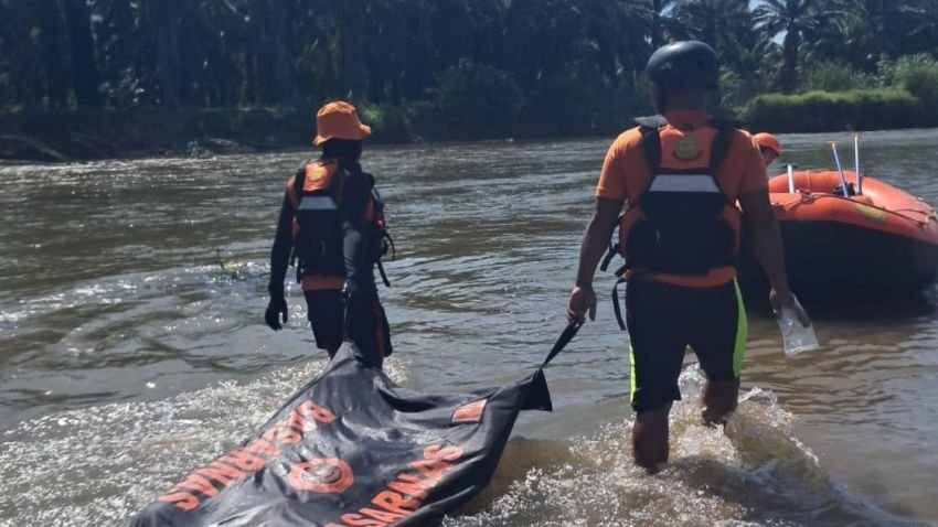 Detik-Detik Evakuasi: Bocah 12 Tahun yang Hanyut di Sungai Barumun Ditemukan Meninggal Dunia