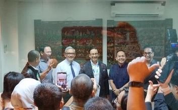 Momen Langka: Ahok dan Anies Baswedan Bertemu di Jakarta Future Festival