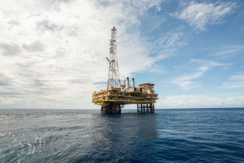 Harga Minyak Meroket, AS Serang Iran Bersama Israel Picu Kekhawatiran Pasokan Global