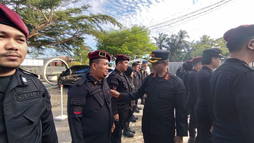 Apel Pagi di Lapas Labuhan Ruku: Kalapas Lakukan Pemeriksaan Kerapian Petugas