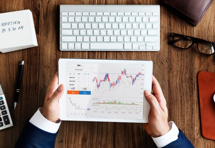 Wall Street Ditutup Menguat, S&P 500 Hampir Pecah Rekor Berkat Reli Saham Teknologi
