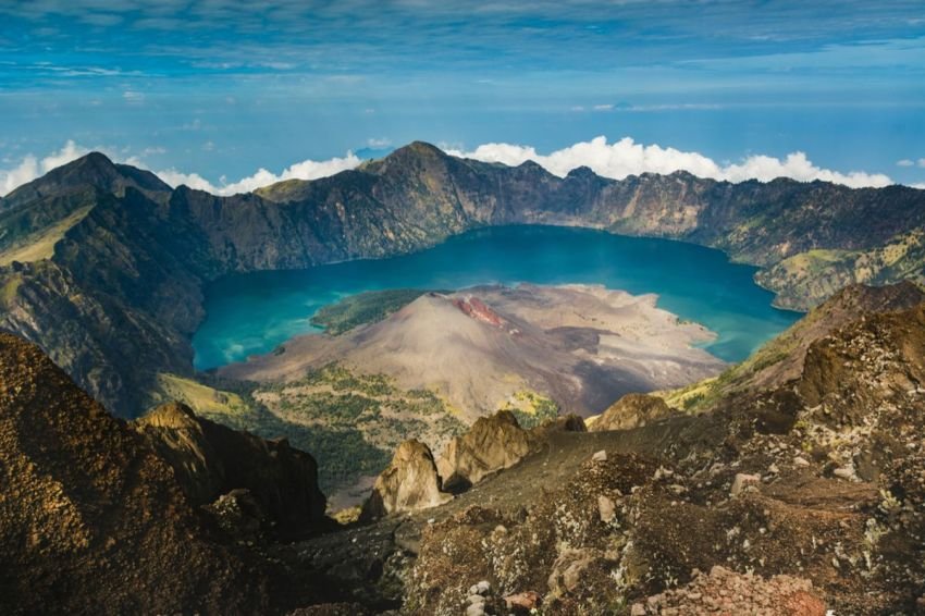 Gunung Rinjani Diserbu Rating Bintang 1 oleh Netizen Brasil, Protes atas Kematian Juliana Marins