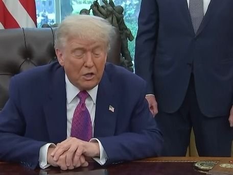 Trump Ancam Iran Usai Serangan Brutal Israel: “Buat Kesepakatan Sebelum Terlambat”