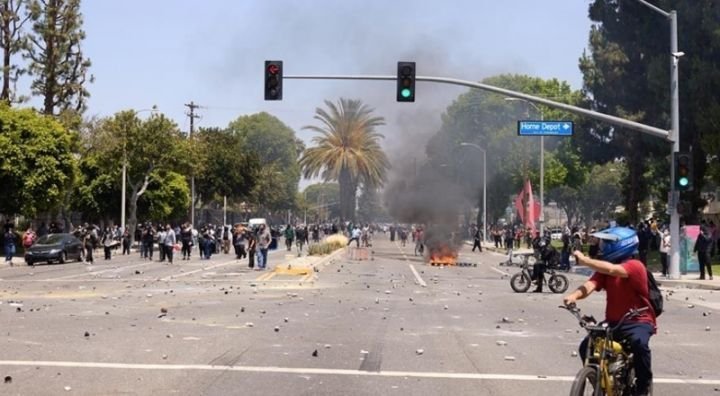 Los Angeles R1cuh! Protes Deportasi Berujung B3ntrokan dan Pembakaran Mobil