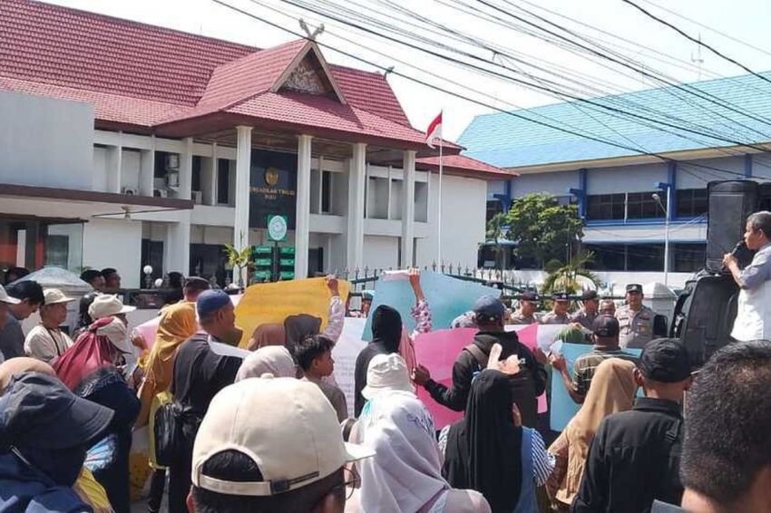Puluhan Petani Koppsa-M Demo di Pengadilan Tinggi Riau Tolak Putusan Utang Rp140 Miliar