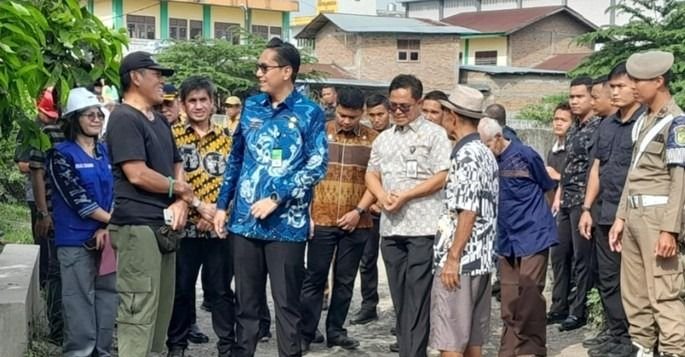Jalan Rusak di Gang Madrasah Helvetia Akan Diperbaiki, Walkot Tinjau Langsung