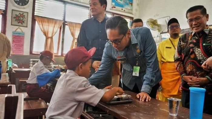 Dubes Tiongkok Wang Lutong Tinjau Langsung Program Makan Bergizi Gratis di Medan Bersama Wali Kota Rico Waas